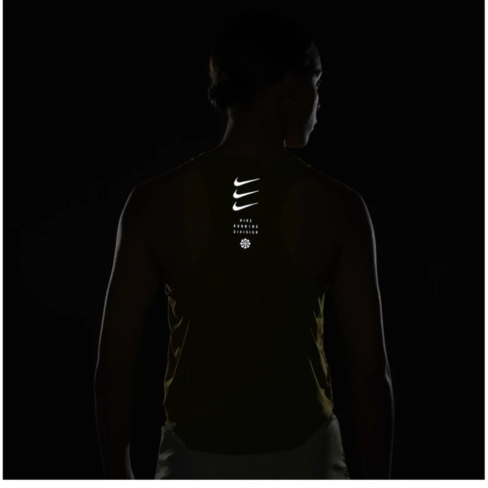 Nike Dri-FIT Run Division small